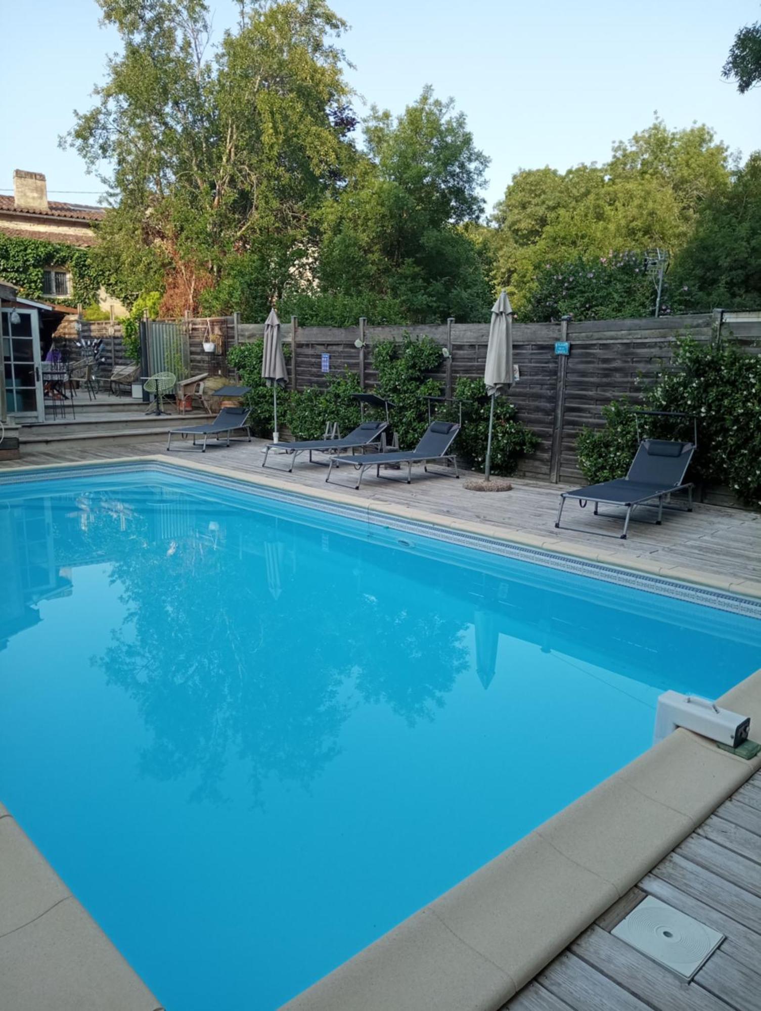 La Girondine Bed & Breakfast Galgon Exterior photo
