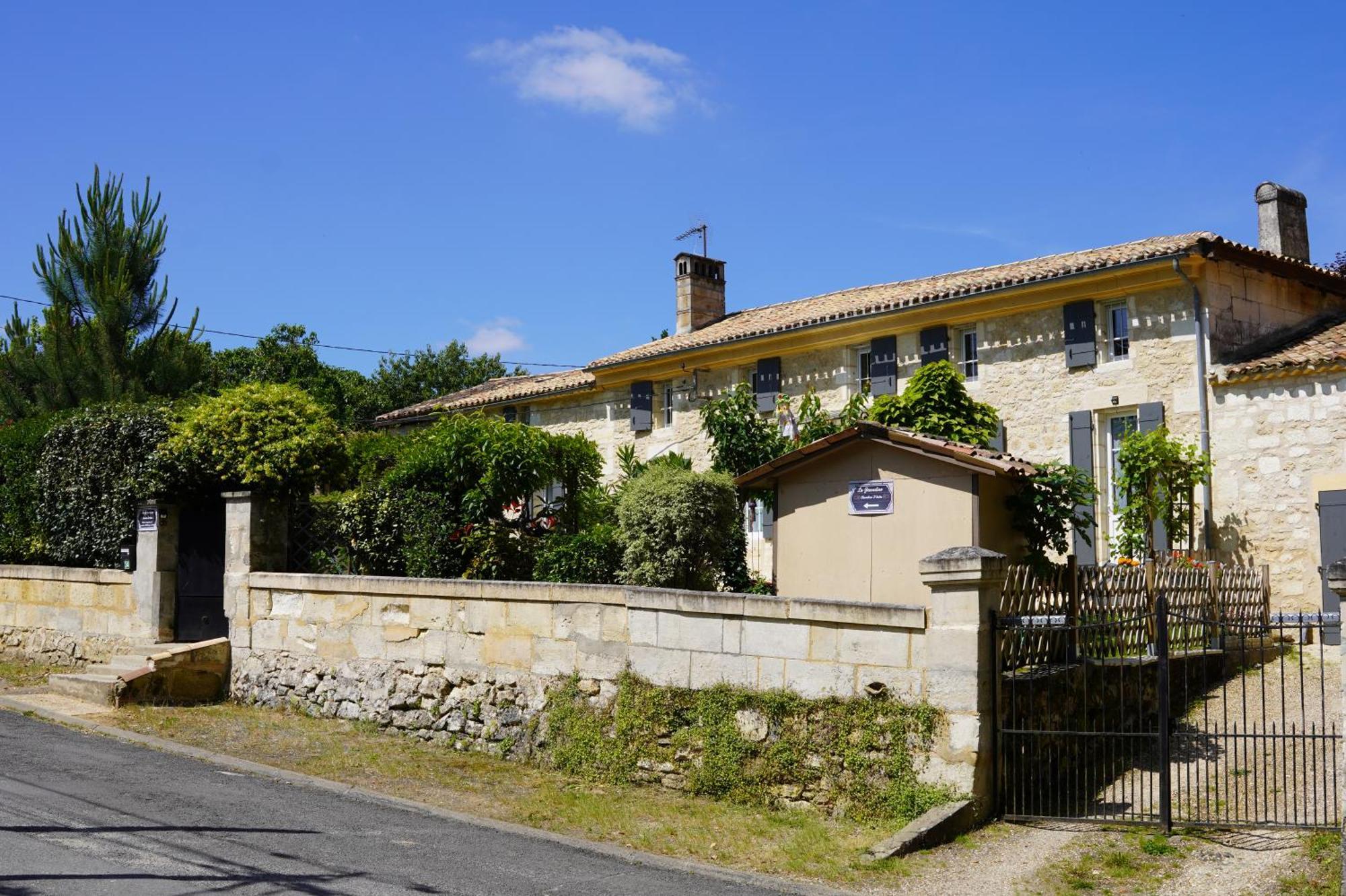 La Girondine Bed & Breakfast Galgon Exterior photo