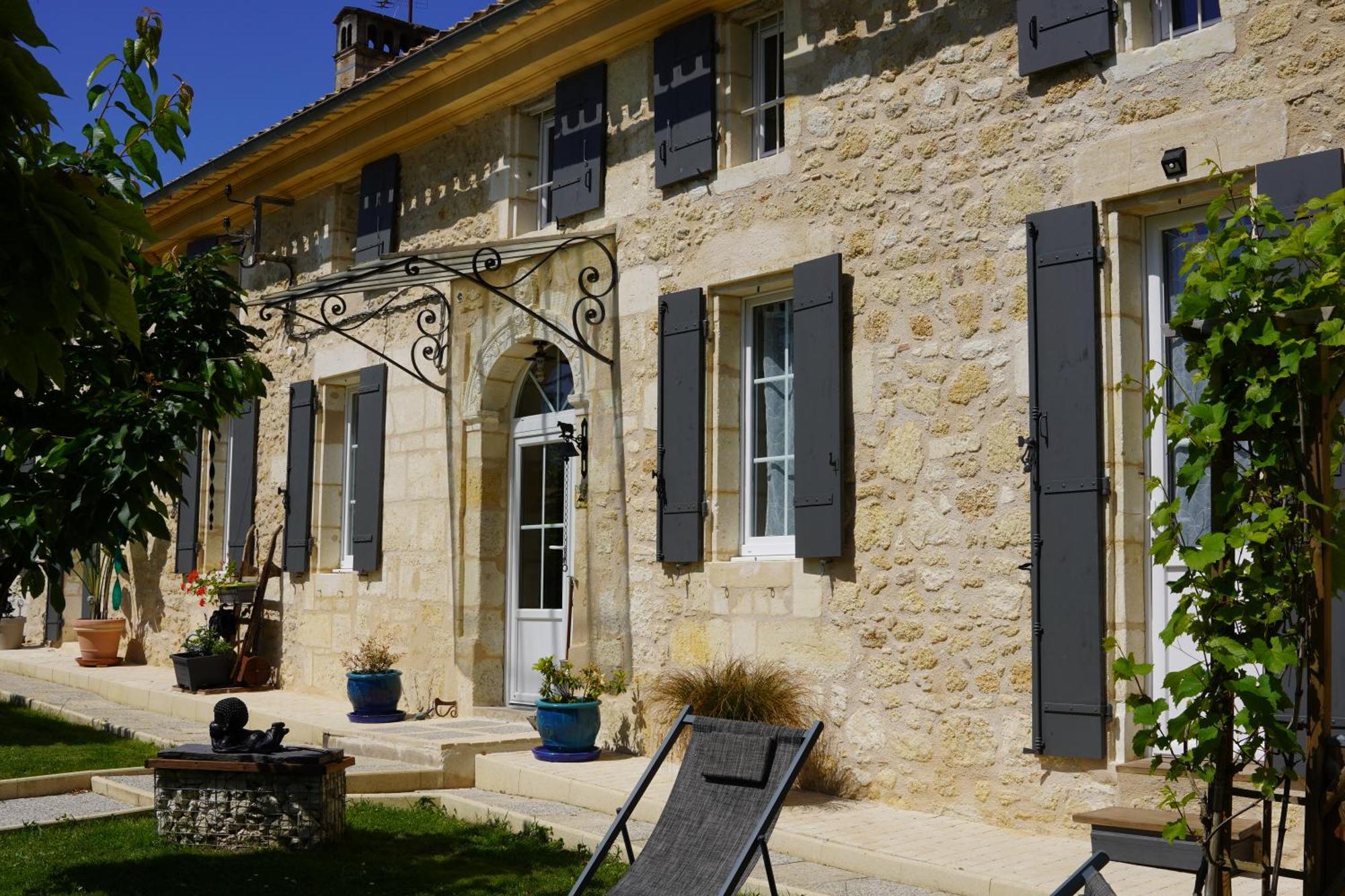 La Girondine Bed & Breakfast Galgon Exterior photo